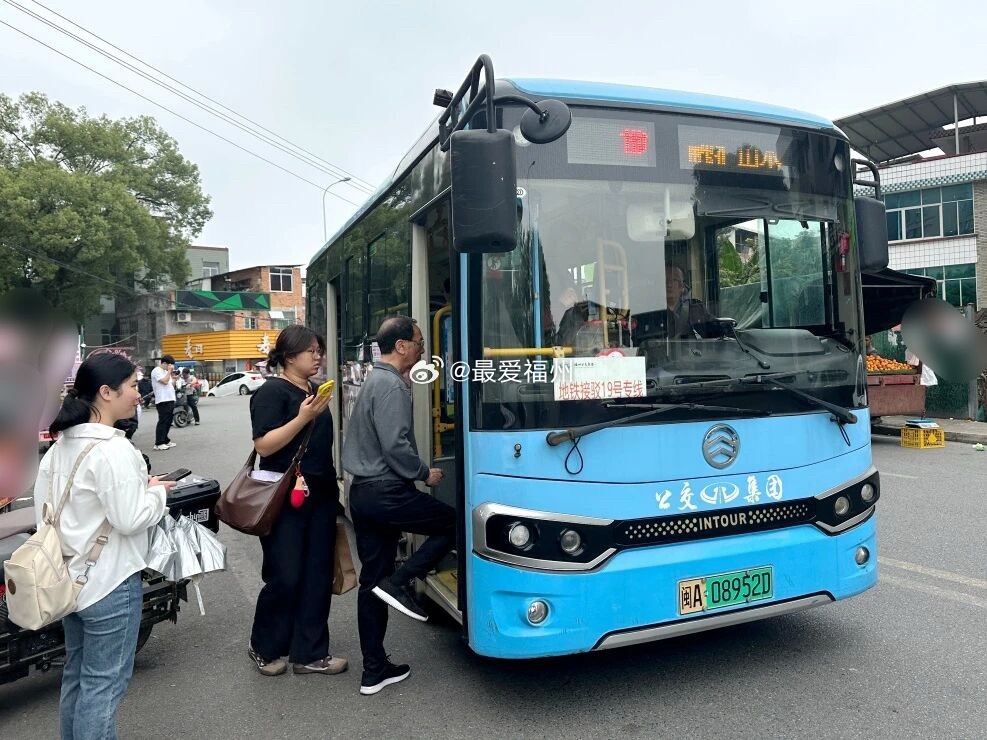 福州公交在闽侯开通地铁接驳10号专线，并同步优化调整地铁接驳19号专线线路走向，