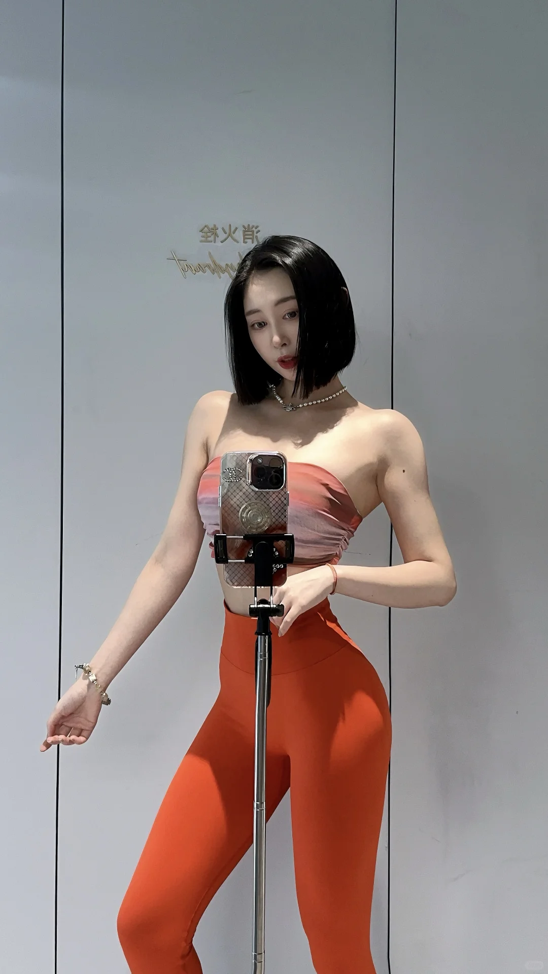 娇妻又来搞身材了