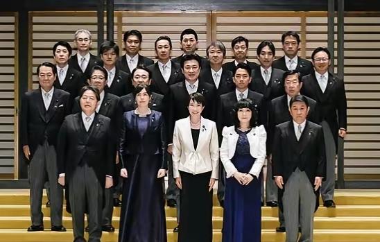 掐住日本的死穴不松手就对了。7月31日，日本成立“国家情报局”，也就是收集情报，