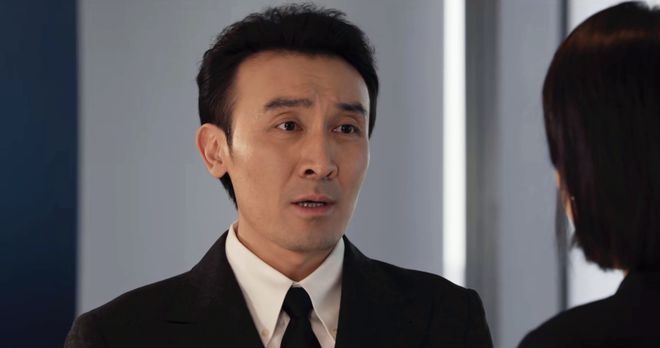 《以法之名》新剧情中，孙飞因姜红军被抓而陷入恐慌，担心自身受牵连。姜红军涉及多起