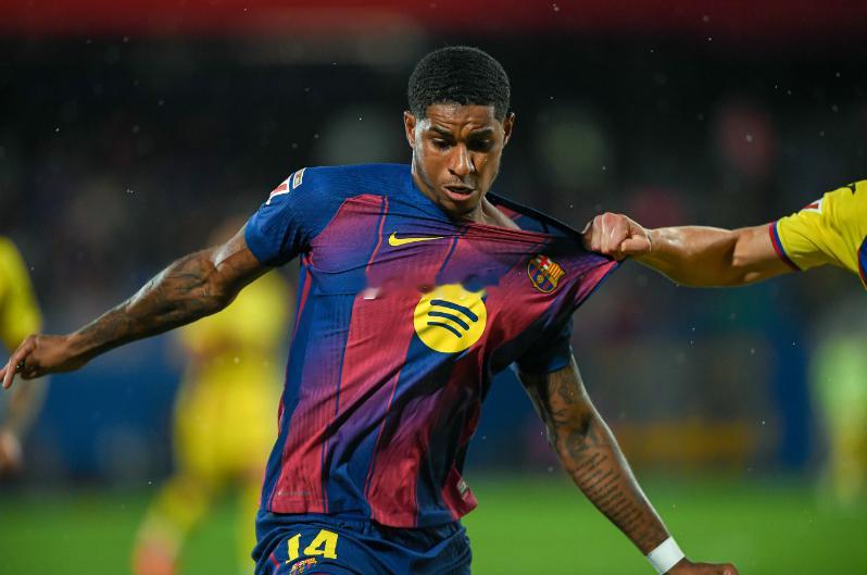 据记者莫雷托报道，巴萨计划留住拉什福德。拉什福德本赛季从曼联租借加盟巴萨，莫雷托