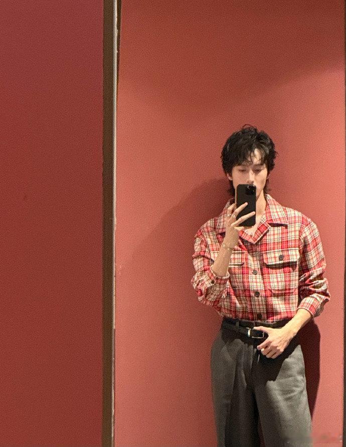  陈宥维嘴比翅膀硬笑有新生 口嫌体正直的陈宥维！舞台上嘴硬耍帅，台下被调侃笑到弯