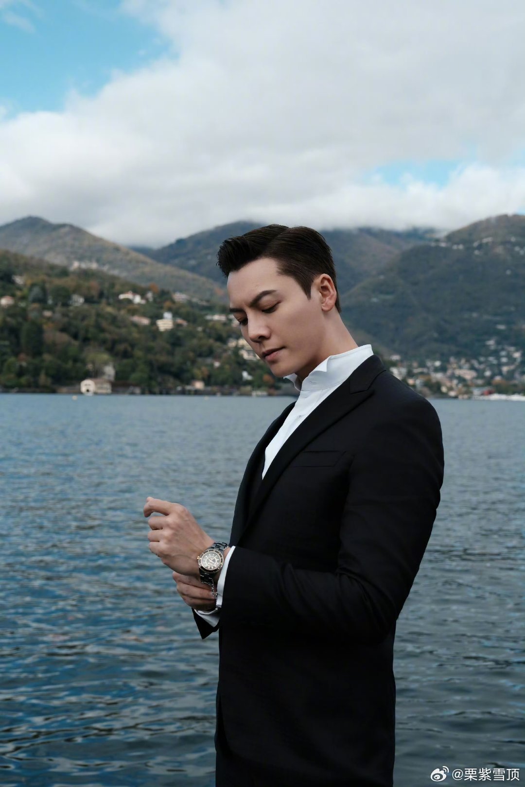 陈伟霆对朋友自我介绍是谢霆锋今夜喜友秀谁还没看陈伟霆这段脱口秀！当年敢说“我就是