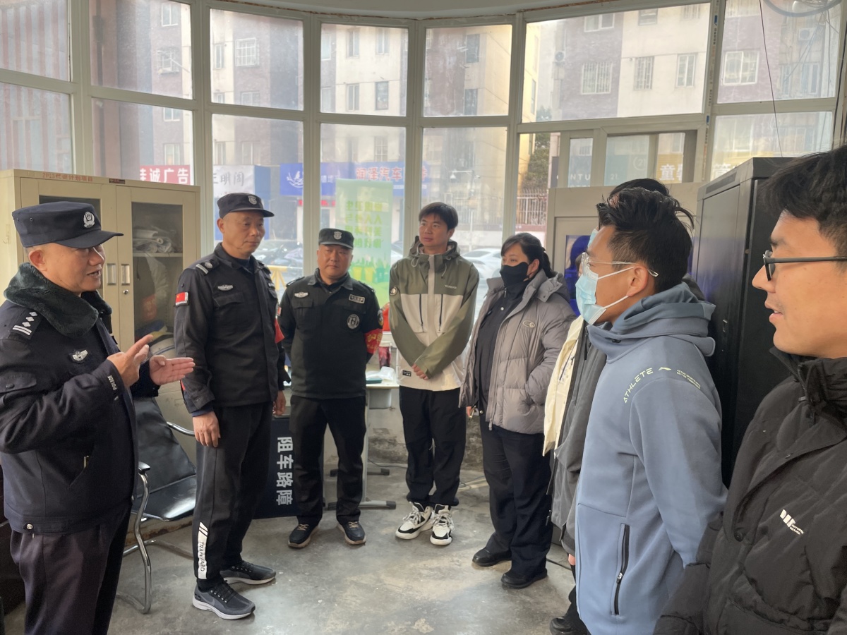 以“演”筑防 应急有方——郑州市管城回族区区南十里铺小学开展防恐防暴应急演练