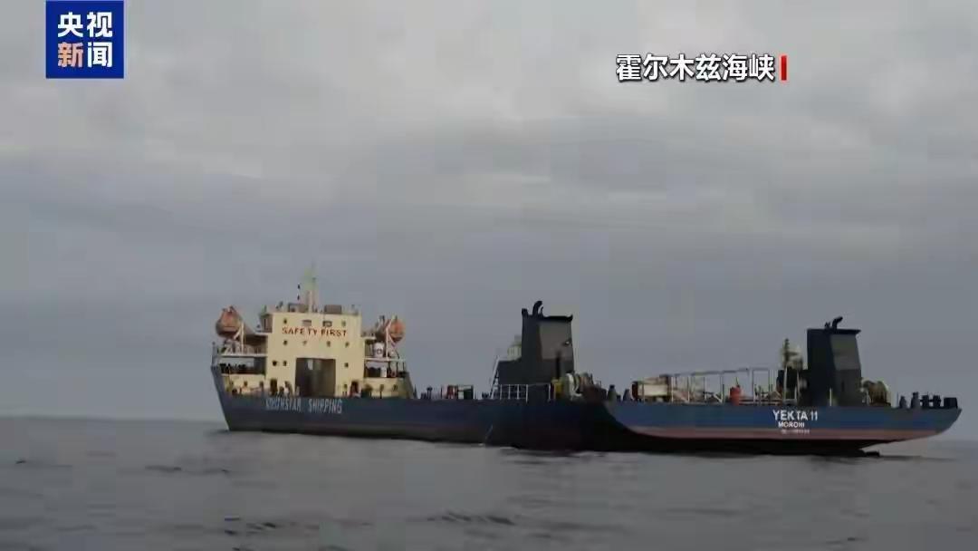 特朗普：伊朗向穿越霍尔木兹海峡的船只发射了4架攻击无人机，这是对停火协议的违反。
