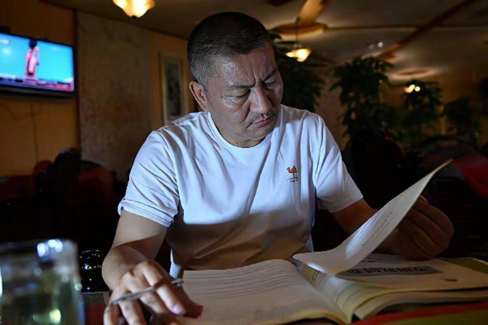 国内高考第一人！59岁梁实，今年第30次走进考场。83年第一次赶考，年轻时经商早