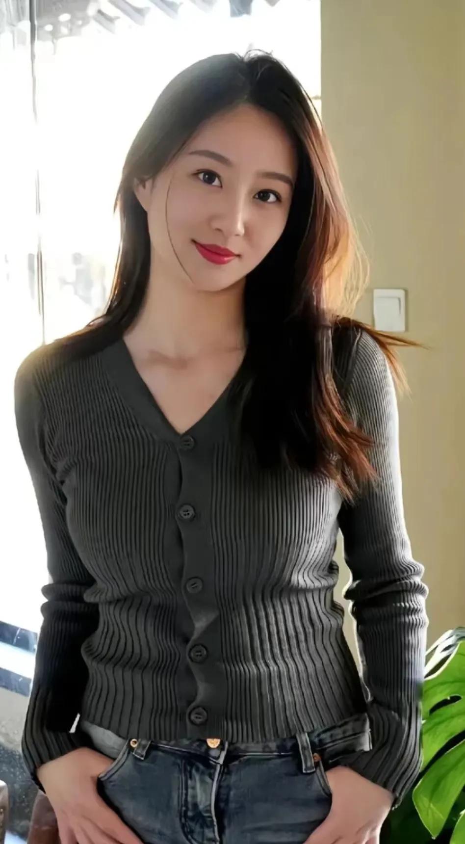'我理想中的伴侣，需满足以下四个标准，方能携手共度余生。他需真诚待人，善良温暖，