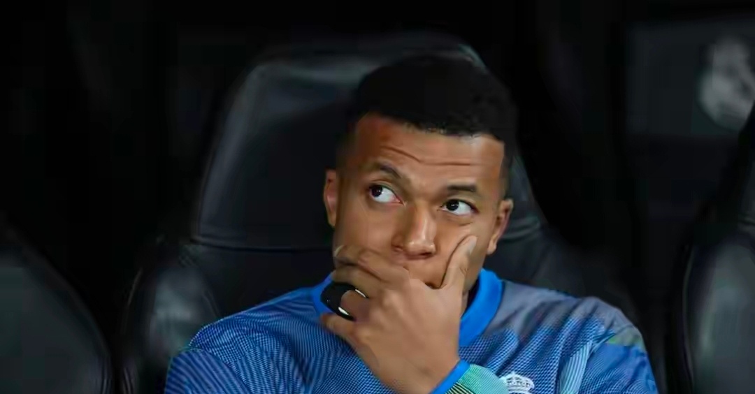 姆巴佩西超杯复出仅存理论可能！皇马赌奇迹，两套B方案应急皇马核心姆巴佩遭遇左膝扭