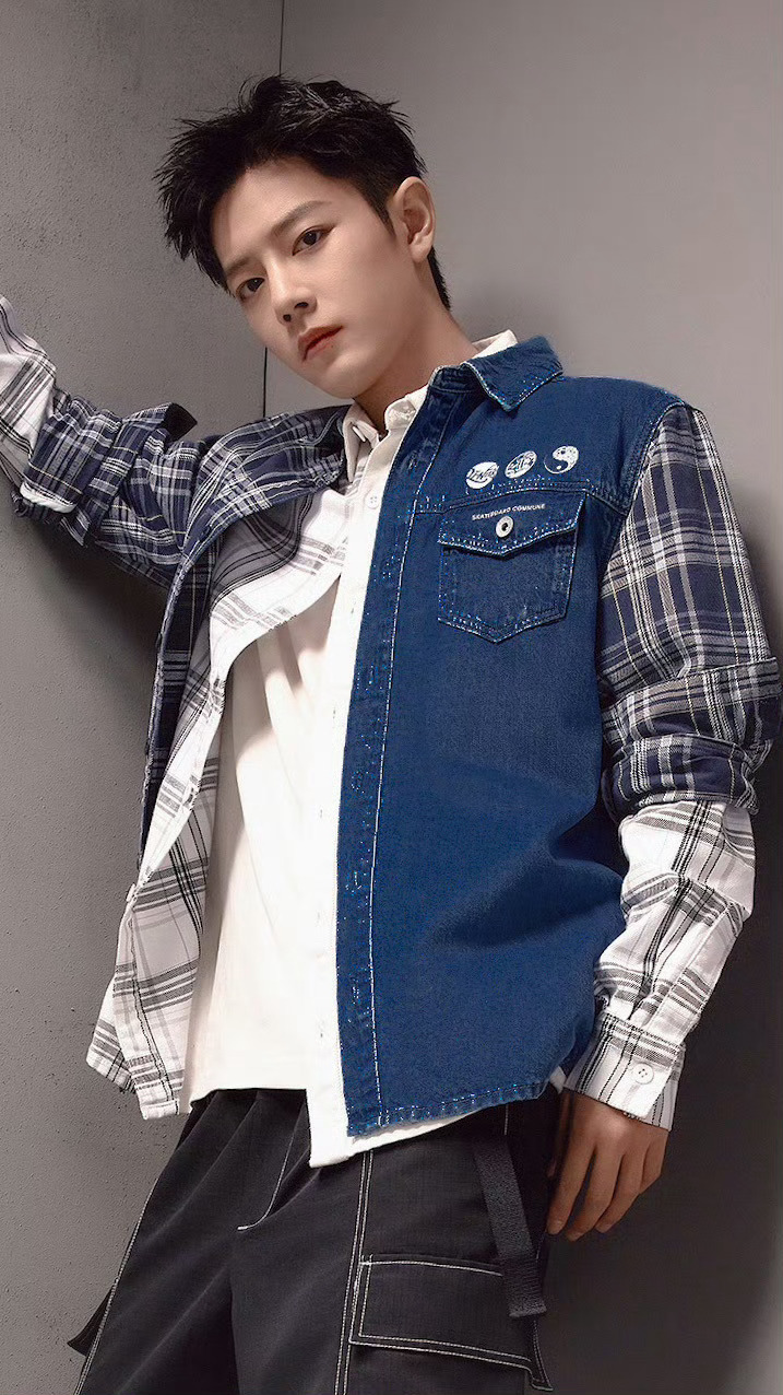 代拍称肖战王楚然登陆少年销量前三我们肖战真是硬帅呀！不愧是世首帅！ 