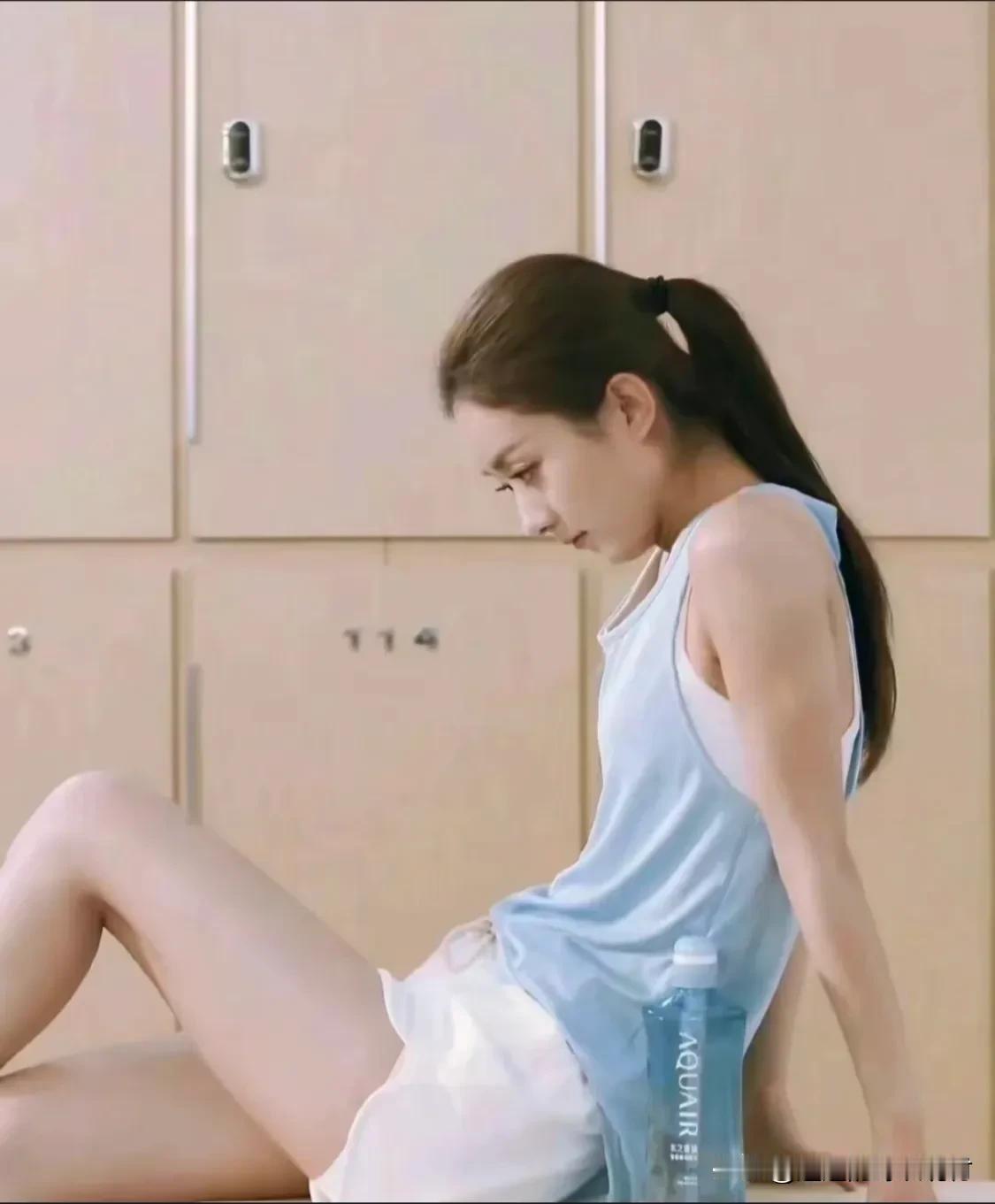 救命，她真的好好看！！！早期颜值绝了！！！
#她是越来越好看# #女神真是没得挑