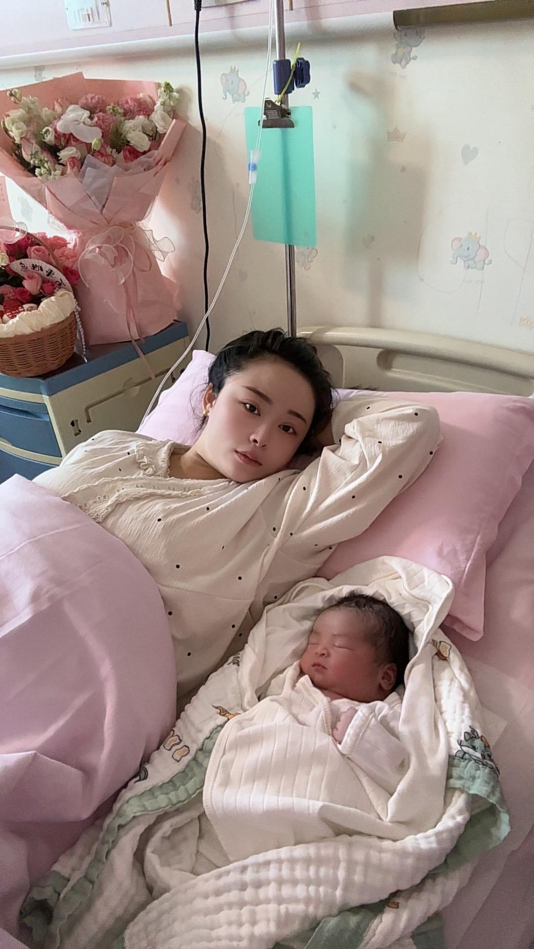 报喜了姐妹们，终于生了，七斤八两，顺产轻微侧切，浑身劲都使完了，太疼太...