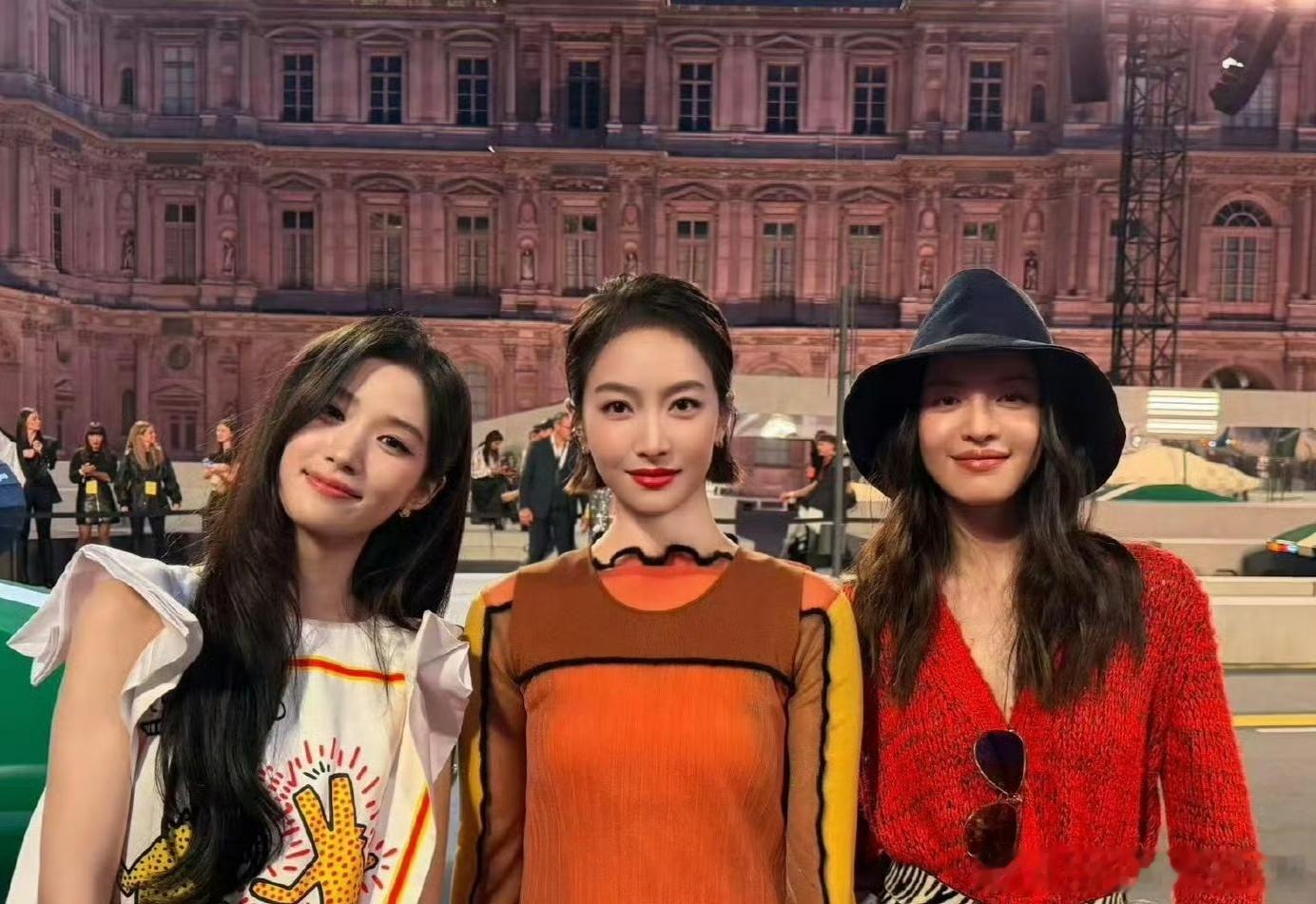 宋茜、卢昱晓、钟楚曦，LV大秀同框合影，Pick谁？ ​​​