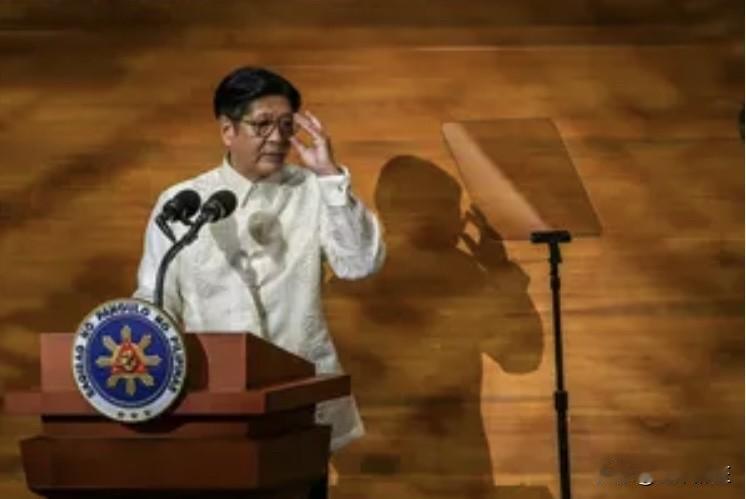 一位菲律宾媒体专家和活动人士在周五早上表示，随着公众和媒体对政府透明度产生