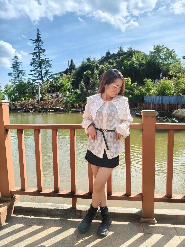 小孩子遇到喜欢的人会走过去，成年人为什么要躲起来呢