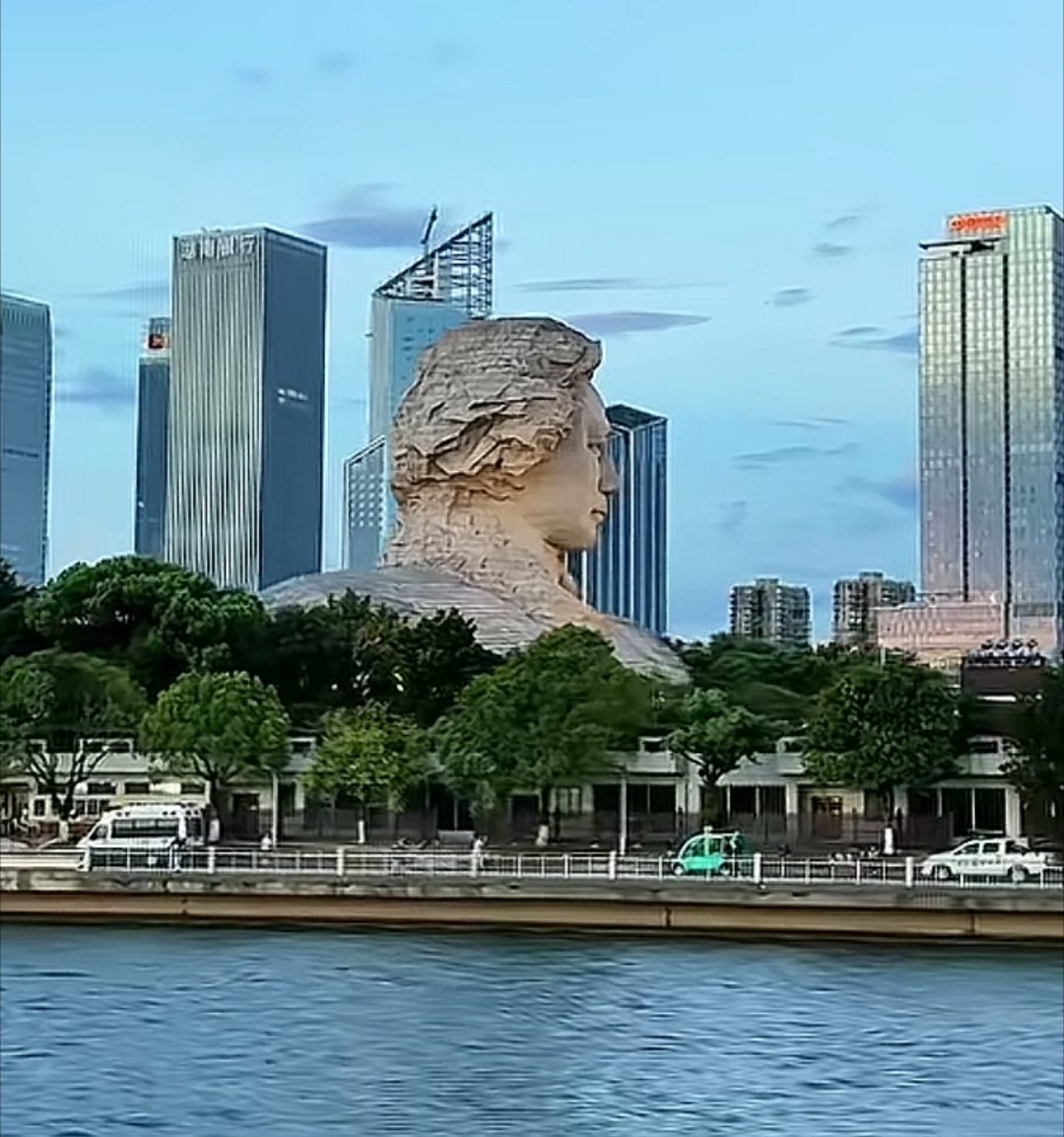 不朽的灵魂，不灭的精神，永恒光辉的思想！ ​​​