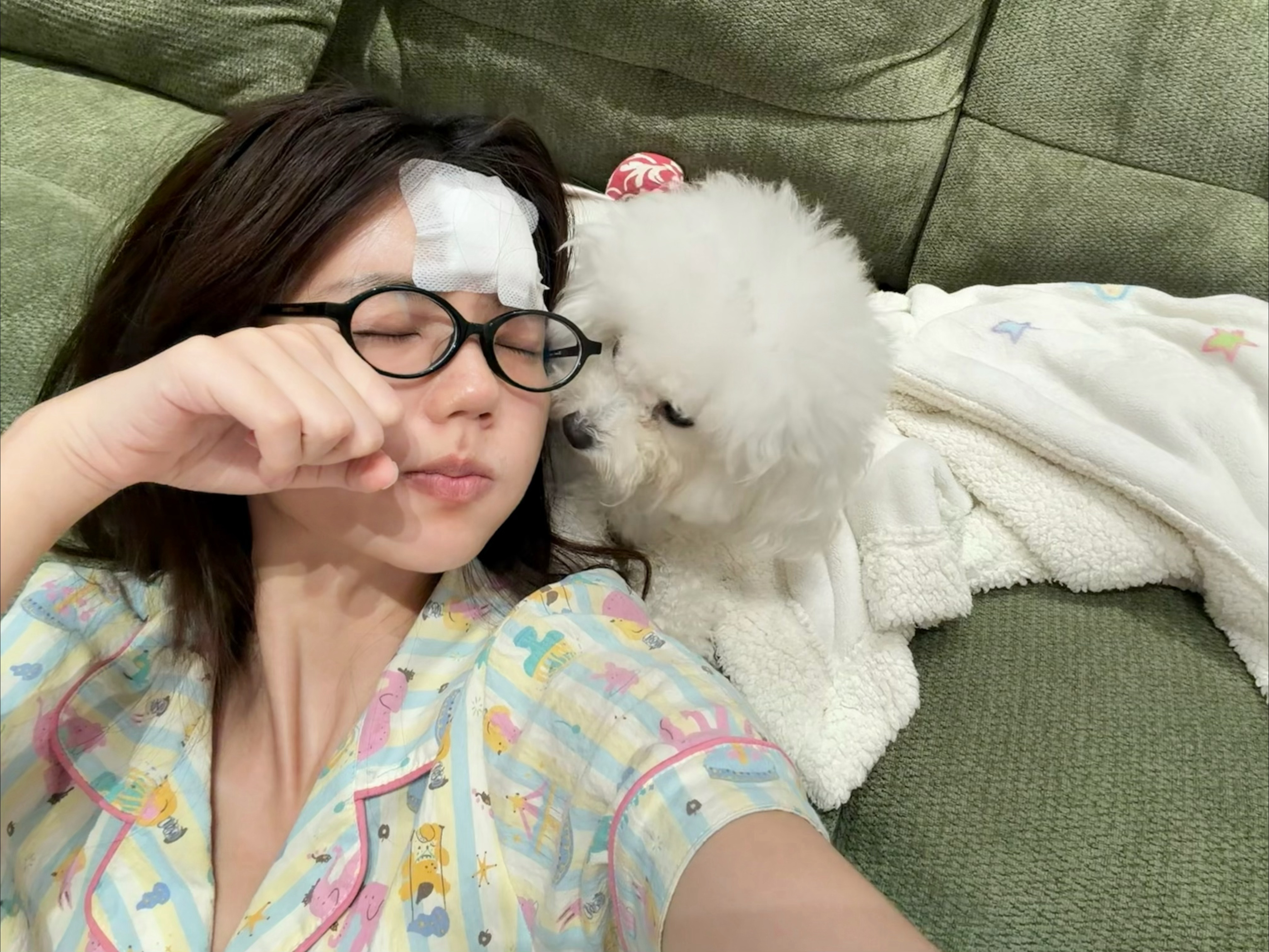 奉劝大家千万不要手贱。。。我把额头一个很小很平毫无影响的一个疤 抠成了一个突出的