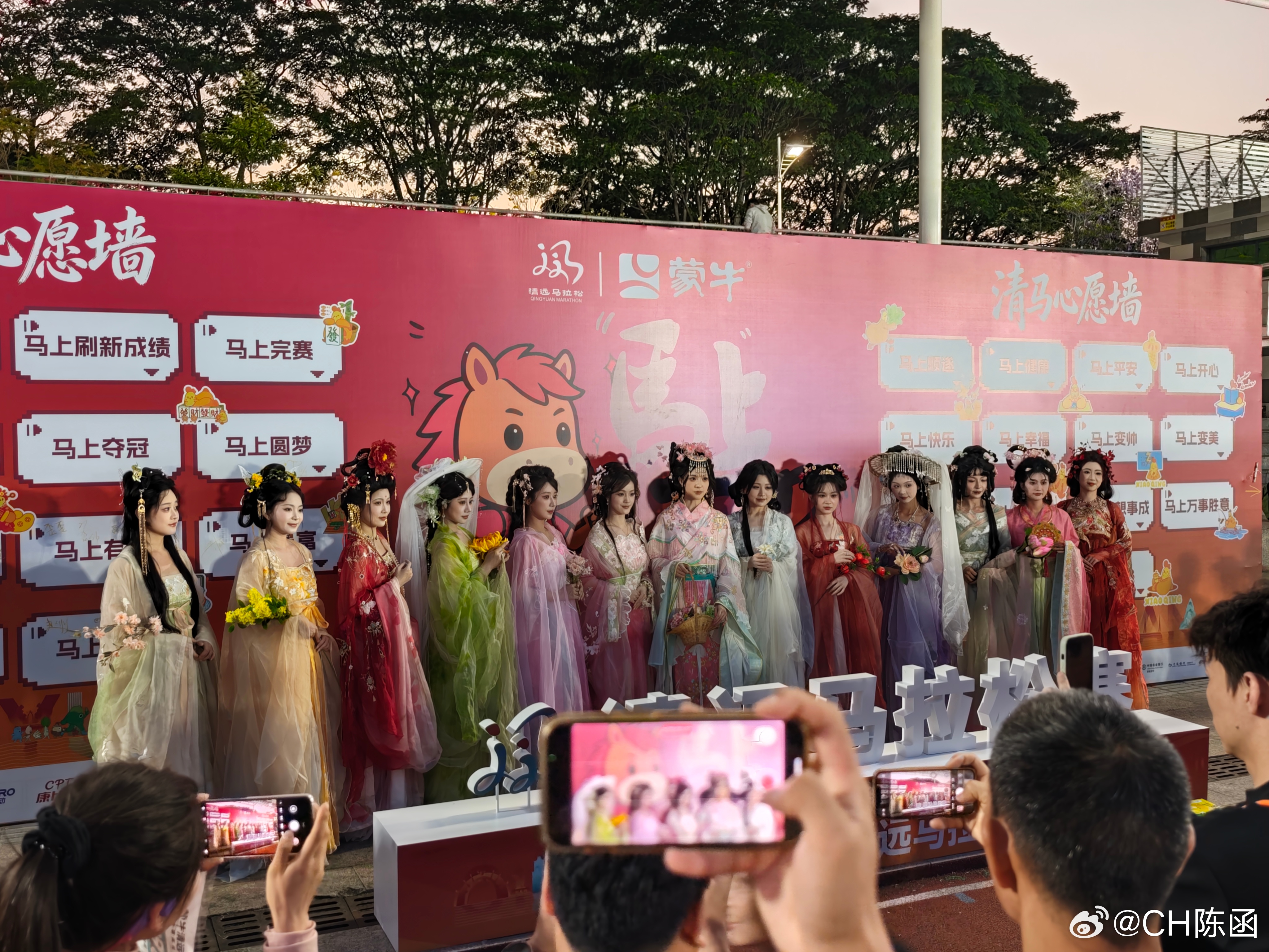 现在马拉松博览会都得这么卷吗？