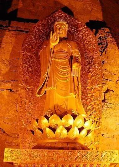 恭迎燃灯圣佛圣诞日
甲辰年农历八月二十二日，是燃灯圣佛的诞辰日，灯对于古代人来说