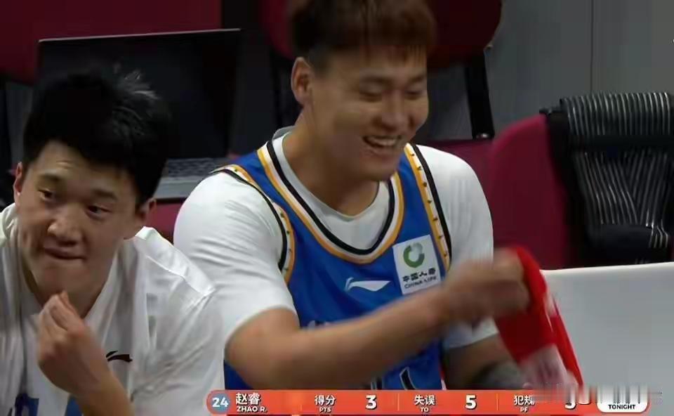 今早全网批评赵睿的态度有问题，你们怎么看？
赵睿是从广东宏远走出去的球员，现在他