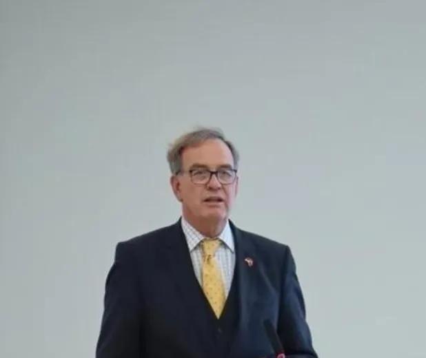 德国：中美打不起来了，因为打了也白打！日前德国教授曾坦率指出：美国不是害怕中国，