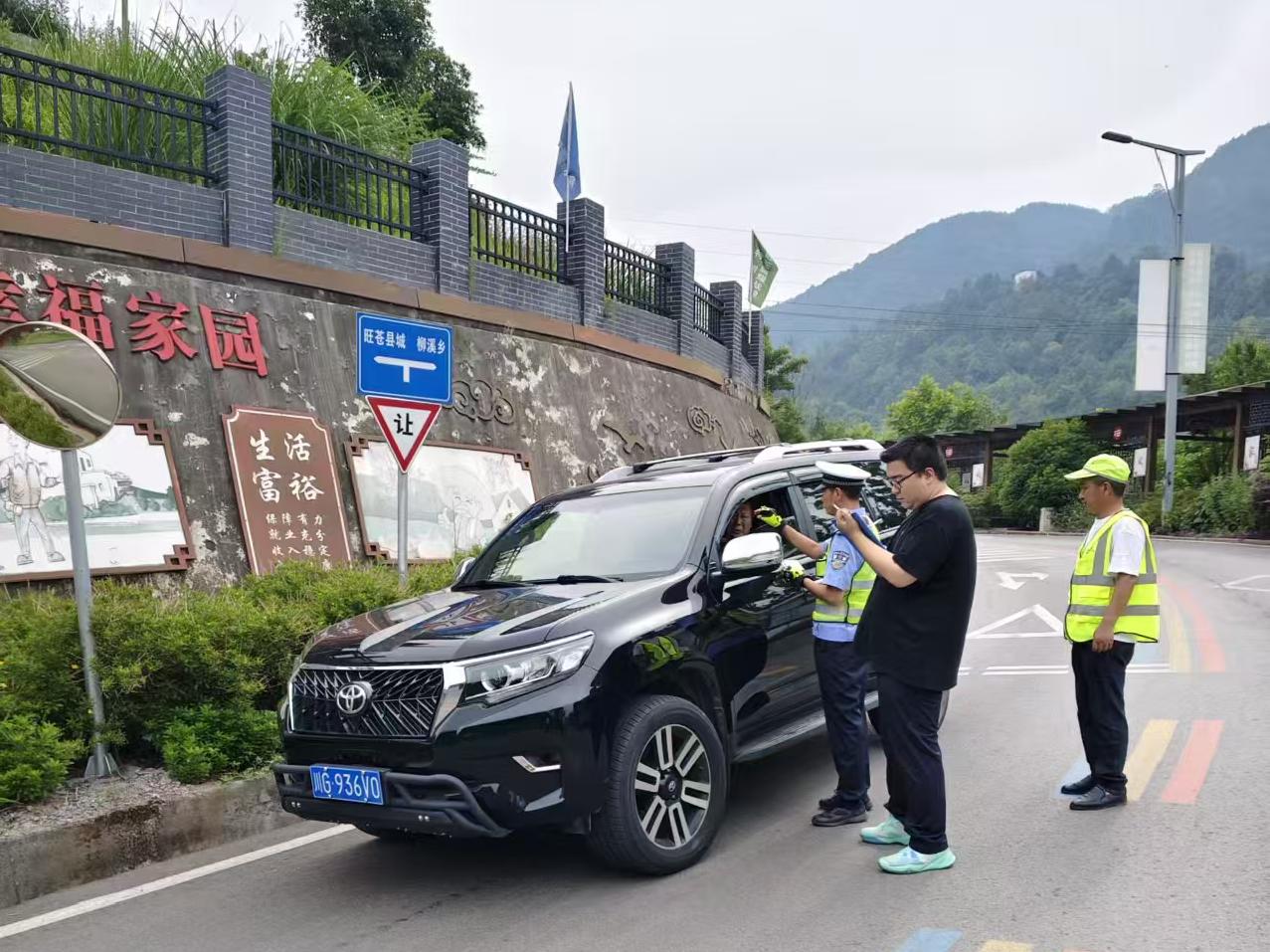 旺苍县东河镇集中整治农村道路交通乱象
   
 6月8日至12日，旺苍县东河镇开
