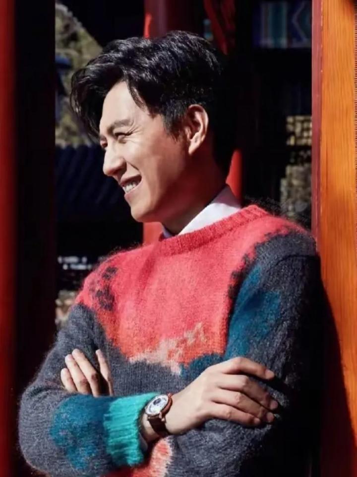 靳东好样的，国家大剧院艺术专家委员会委员，祝贺你，真为你高兴，为你自毫，你是最优