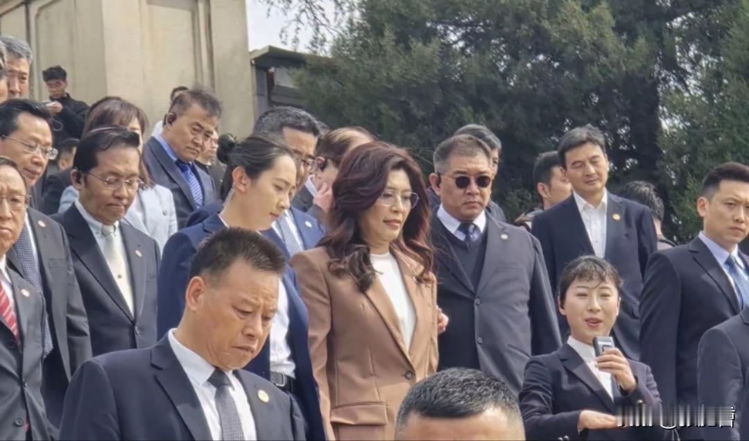 严月霞：中国国家级女保镖护卫郑丽文访陆

严月霞是近期备受关注的“中南海第一女保