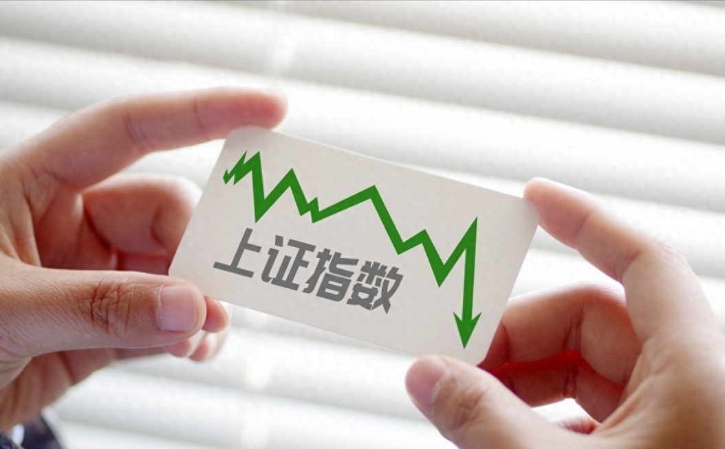 今日开盘超4000只股票下跌，上周那种极端分化行情还在延续。资金扎堆抱团的科技板