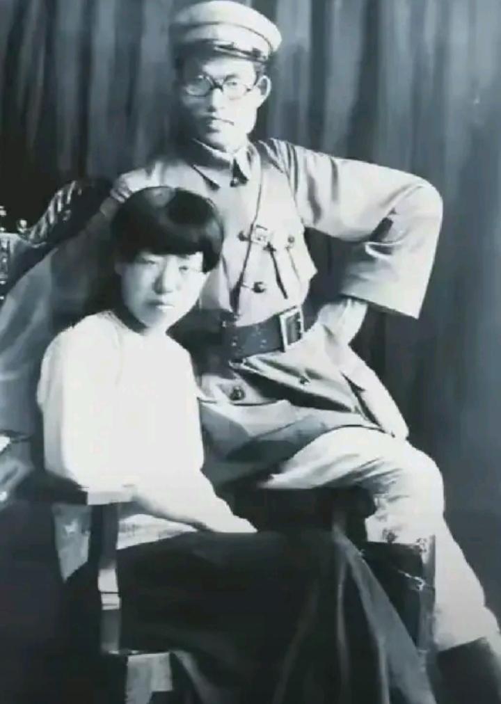 1940年延安罕见的离婚：革命夫妻萧劲光与朱仲芷，无背叛无争吵，却败给了岁月与生