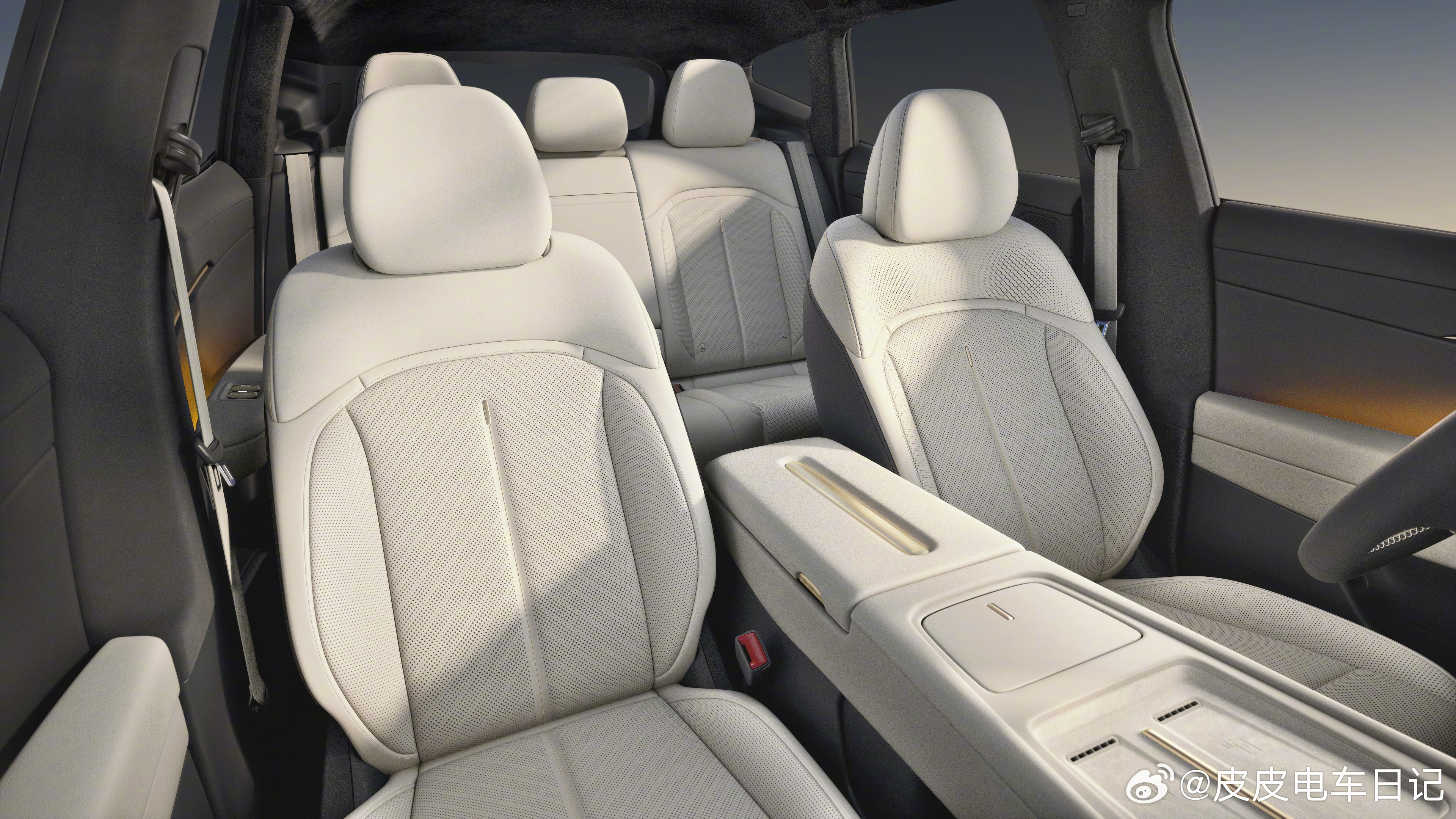 如果把这两年的车市拉出来看一个关键词，“大五座”一定算一个。大家开始不再一味追求