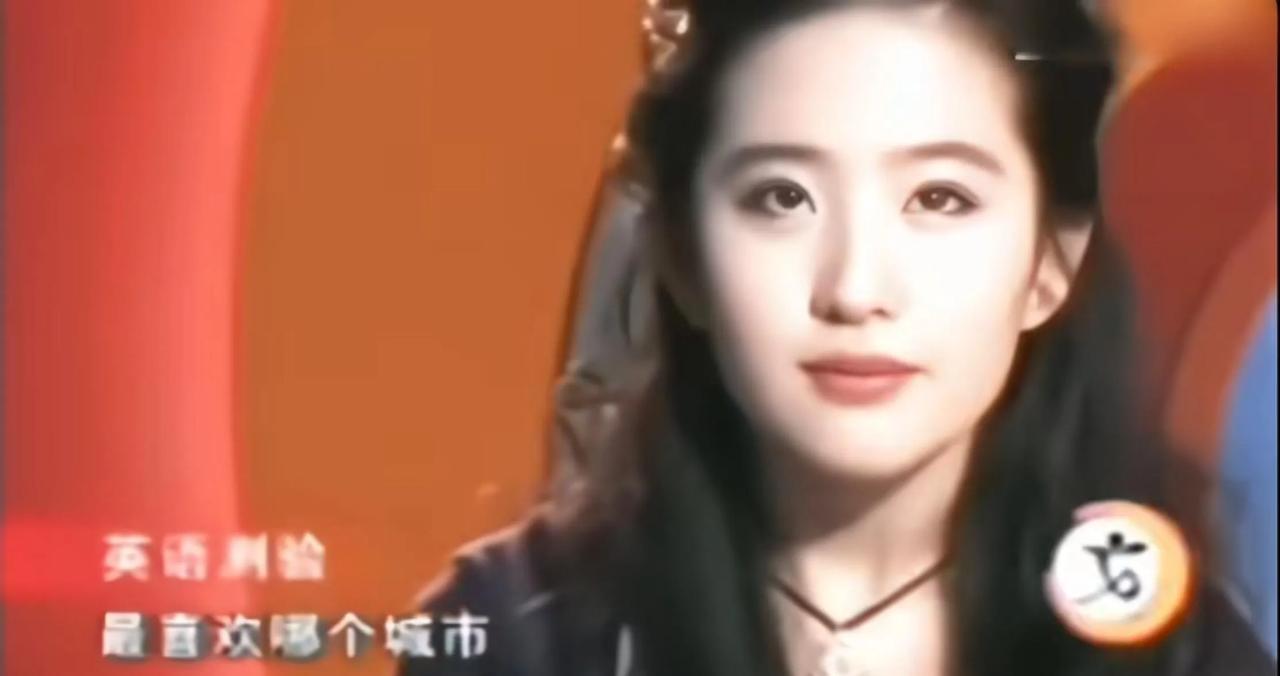 刘亦菲早期接受采访时，经常被主持人要求用英语及日语即兴说一段话，她好像对学语言很