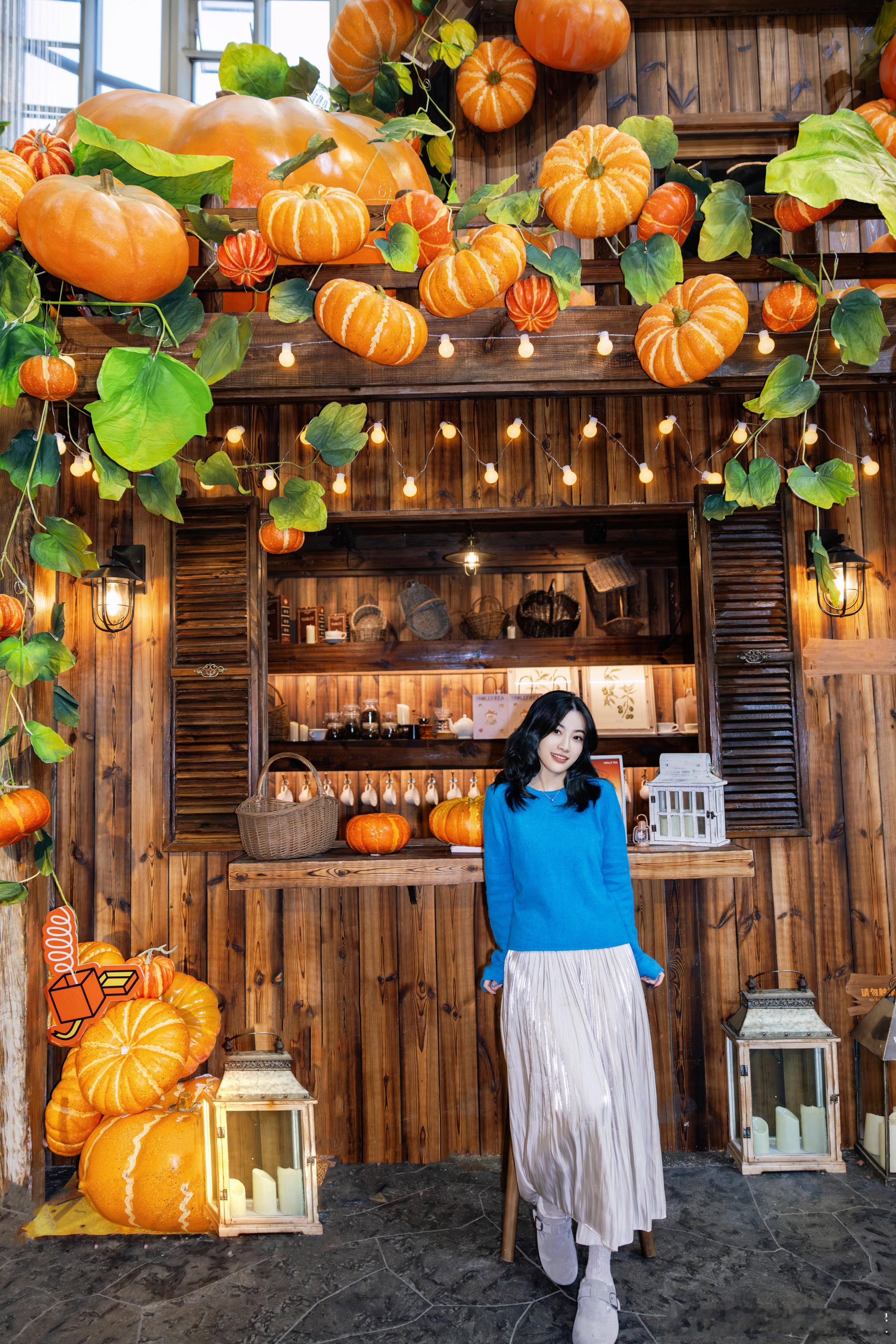 没什么，就是想给你们秀一下今日份穿搭🎃项链：THIALH我一直很喜欢的一款  