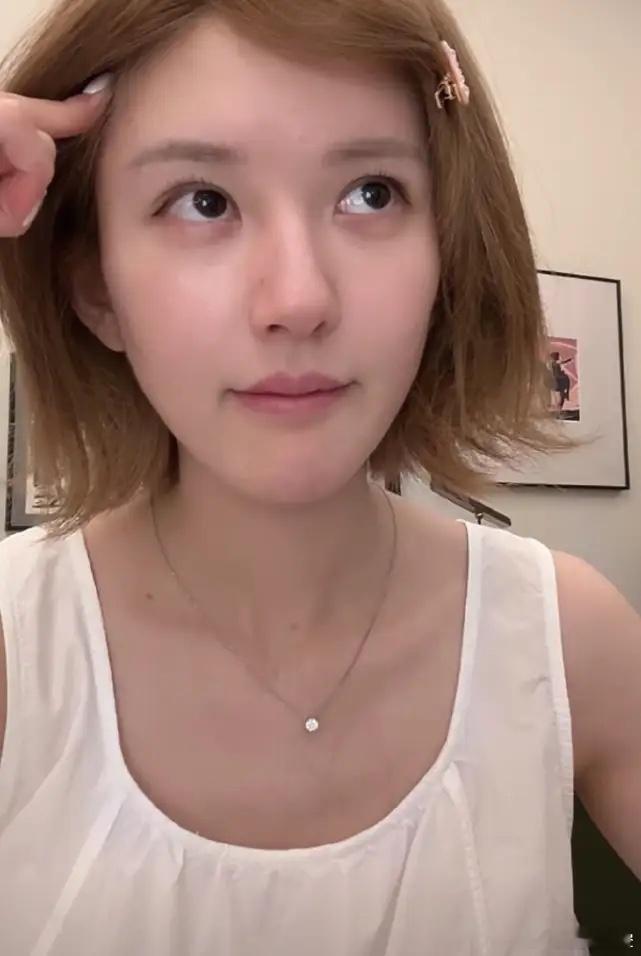 好多人都说赵露思和爽子一样确实都挺疯，但其实还真不一样，爽子是真的聪明，不管做出