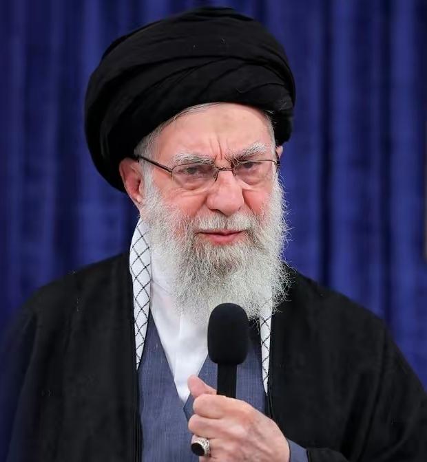 美国和以色列实施对伊朗的斩首行动成功了，这给予伊朗重创，使得伊朗一下子对中东地区