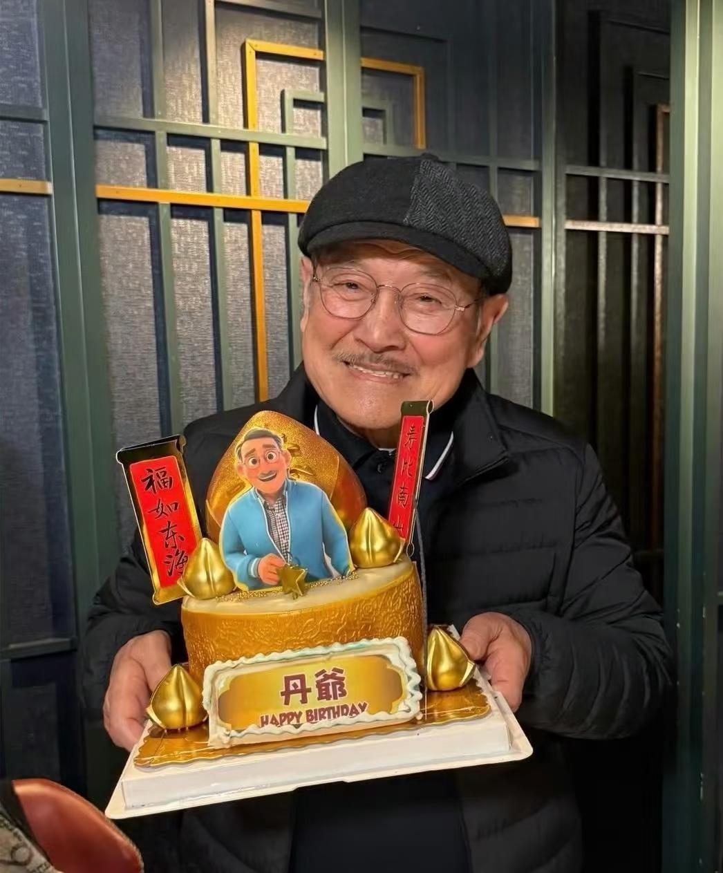现在最高兴的，应该是刘恺威爸爸刘丹。
六个月前这老爷子还在镜头前犯愁，说搞不清儿