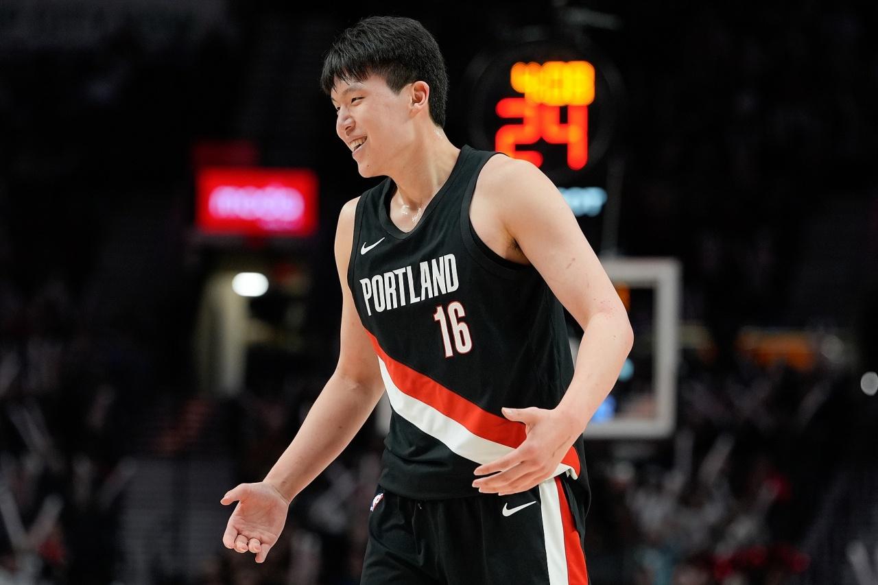 百分百先生！杨瀚森9中9隔扣炸筐，这统治力周琦真比不了？
炸了！真的炸了！当杨瀚