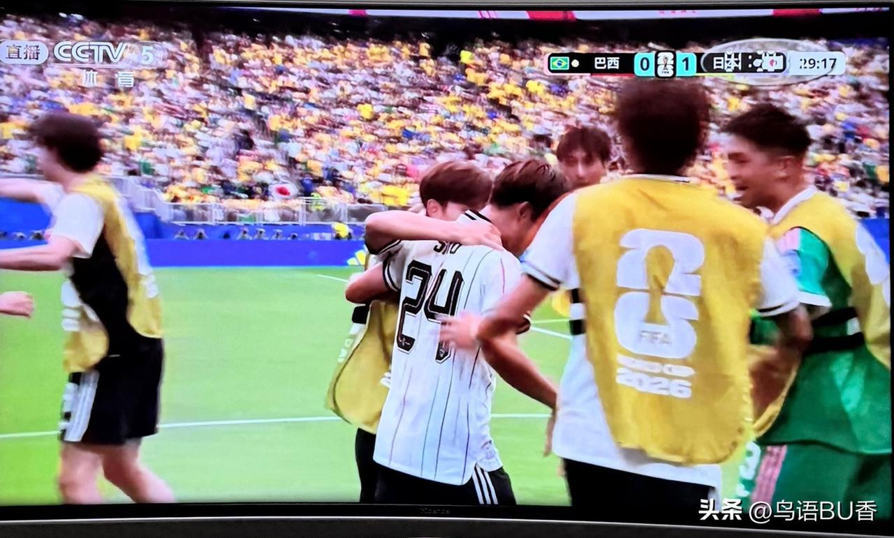世界杯转播的水平很高哦。
  在日本队进球前，镜头多次给了巴西队主教练安切洛蒂，