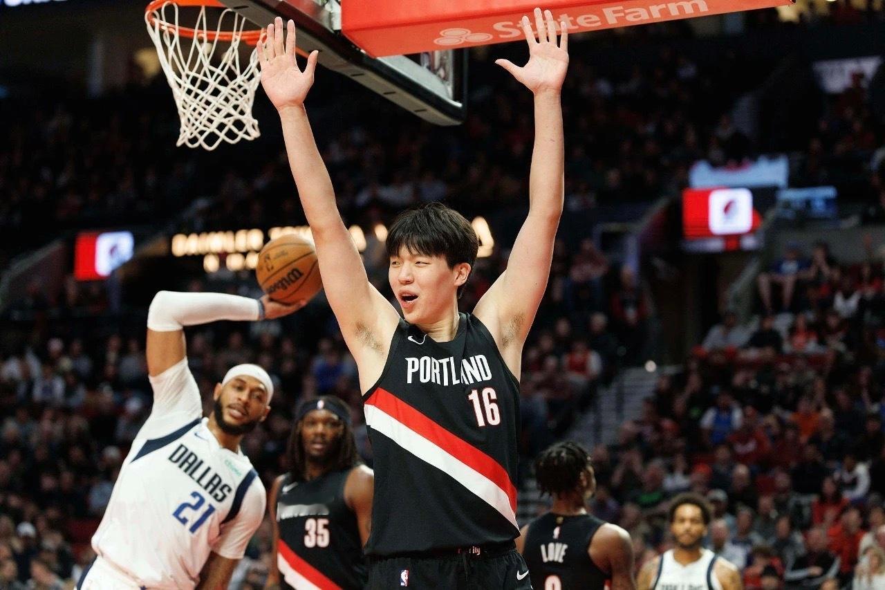 杨瀚森出战独行侠杨瀚森出战独行侠 核心事实澄清+最新动态速览👇• 关键背景：选