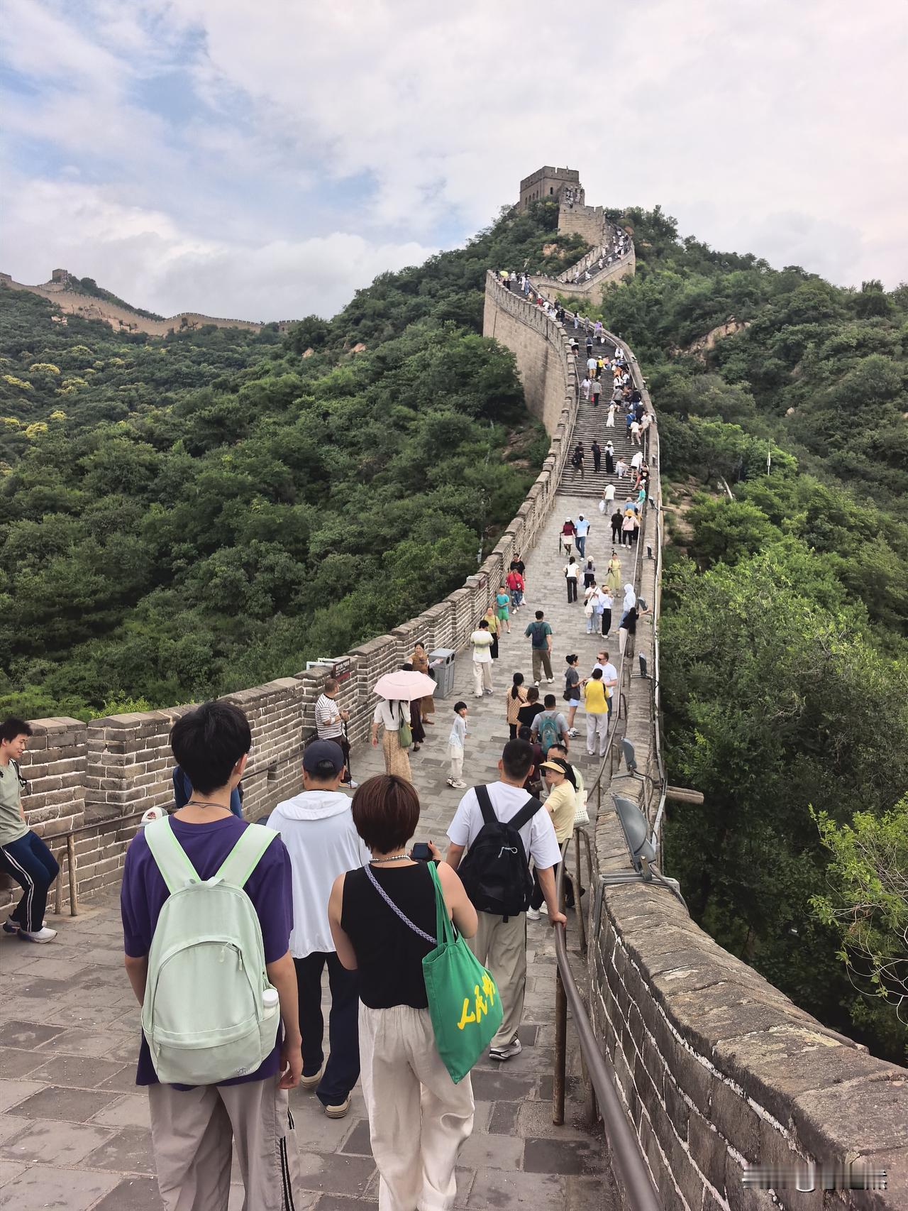 不到长城非好汉！此长城尽管指的并非八达岭长城，但字里行间充满了豪气，鼓舞着每一个
