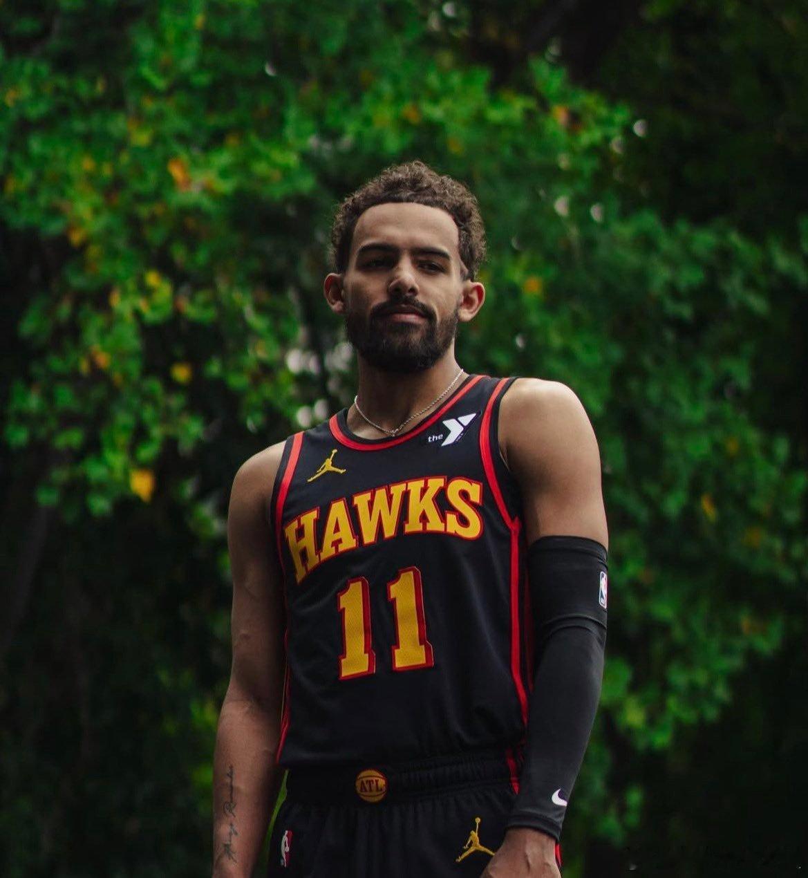 复出在即！老鹰宣布将特雷·杨下放至发展联盟。特雷·杨此前遭遇右膝内侧副韧带扭伤，