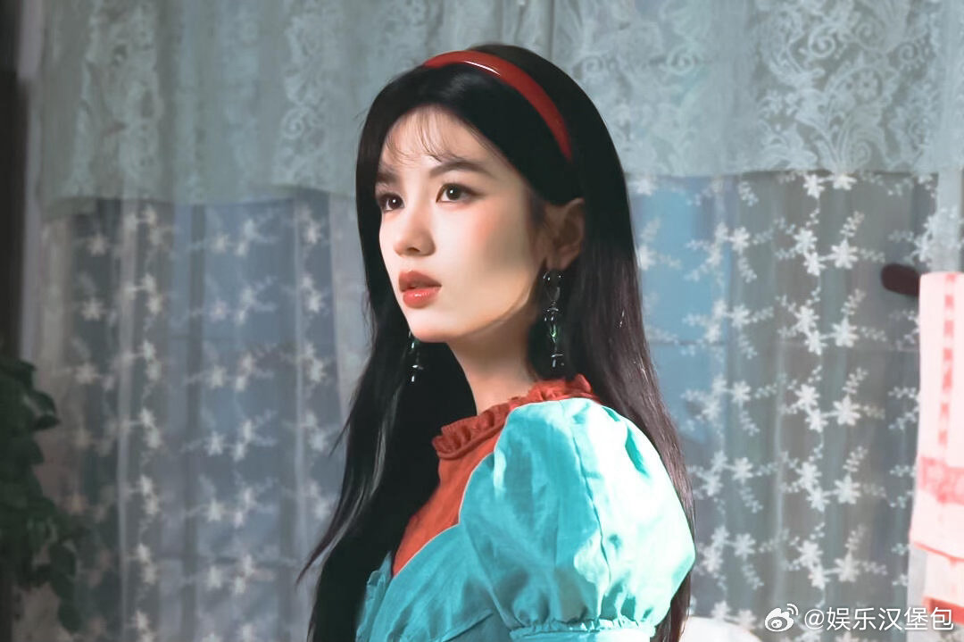 女人你引起了周也的注意别人眼里的麻烦精，周也眼里的挑战卡