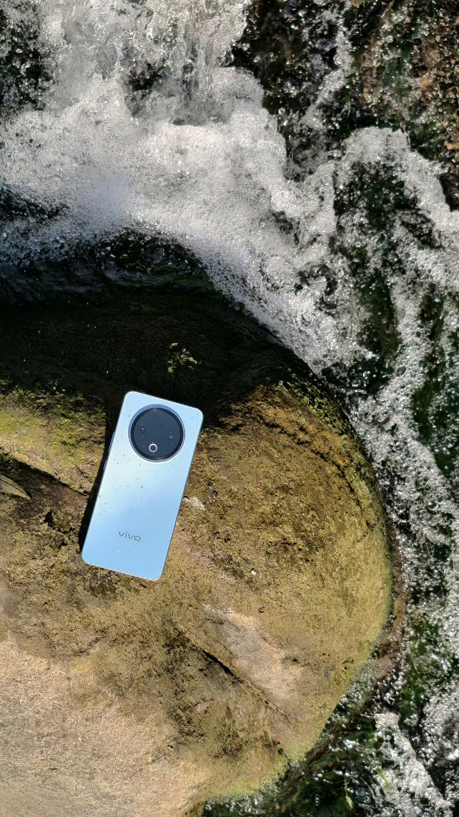 【铁粉福利】~抽一位铁粉送出续航耐用双灭霸的 Y500冰川蓝最高配一台[羞嗒嗒]