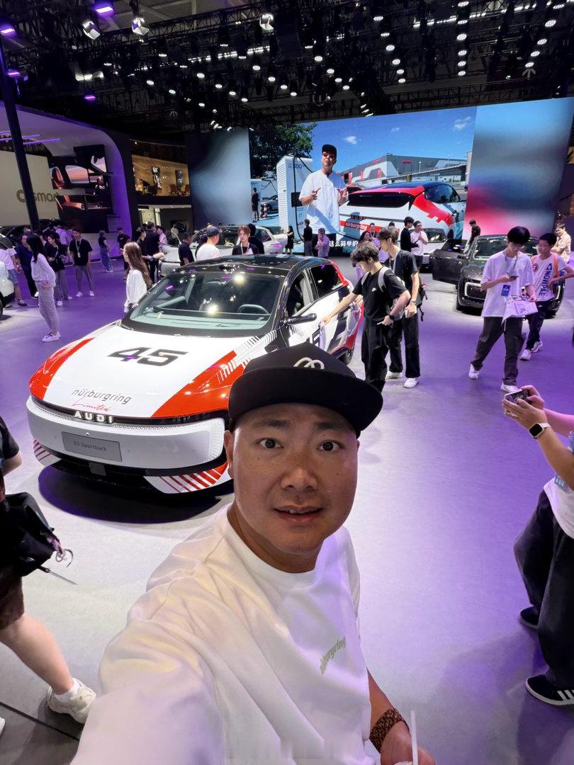 AUDI E5纽北限定版是真帅啊你们有没有被这台车帅到？自带纽北赛道地图如果这台