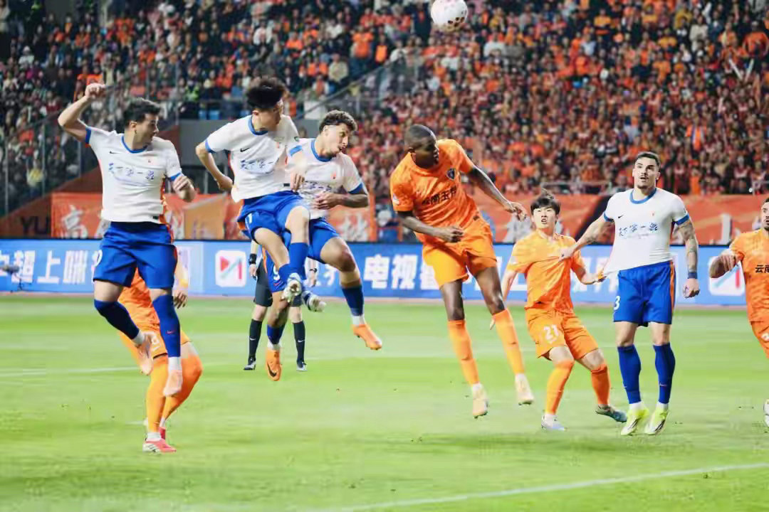 0-4惨败！山东泰山客场遭云南玉昆血洗，韩鹏主动担责，乔迪战术完胜后球队该如何破