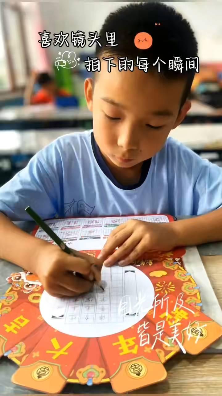 喜欢镜头里拍下的每个瞬间。