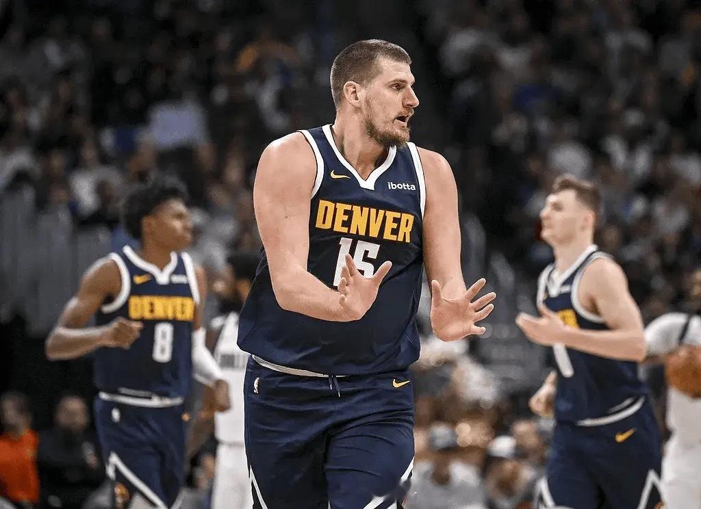 约基奇拿下生涯第137次三双，再拿1次就能够升至历史第三今日的NBA杯比赛，掘金