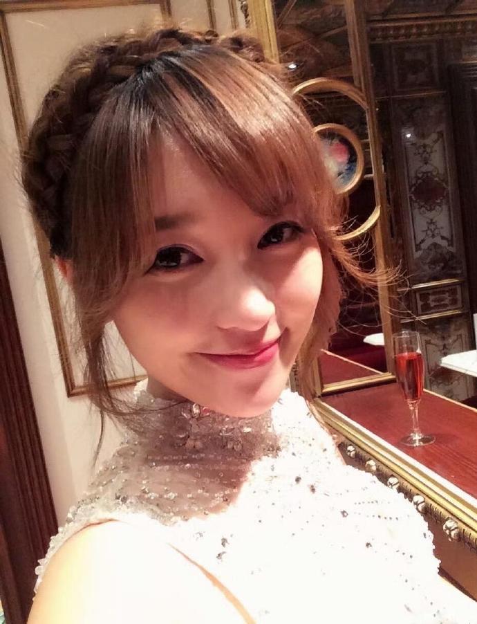 金莎采访过梁朝伟 完全是意料之外的冷门瓜！从来没人提过金莎早年记者经历，这段往事