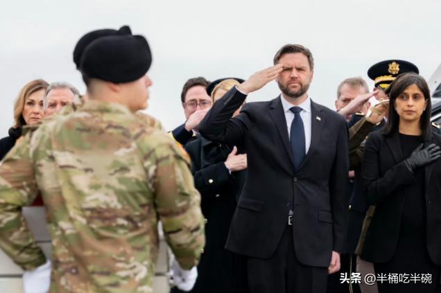 万斯发的，第一张里没有特朗普，第二张的特朗普在最后像个傻子

说白了，万斯这波发