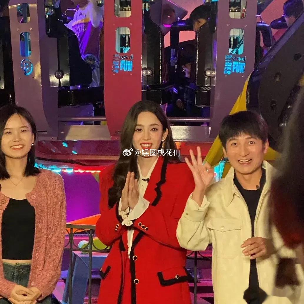 李维嘉、古力娜扎录节目生图！！！打几分！！！ ​​​