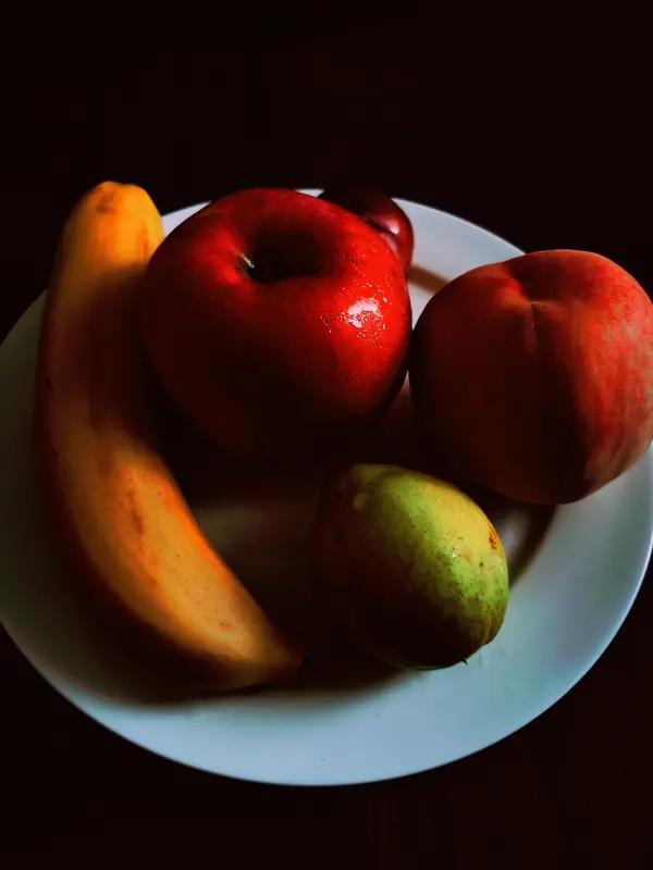 你觉得哪些东西最不该涨价 水果、柔纸巾、文具和面包这些东西真不该涨价。现在去水果